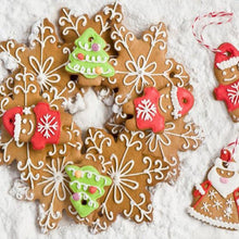Load image into Gallery viewer, 5Pcs/Set Christmas Snowflake Stainless Steel Cookie Cutters Cake Biscuit Moulds Fondant Icing Mold Kitchen Baking Tools