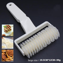 Load image into Gallery viewer, NEW 1pcs Plastic Pull Net Pizza Knife Wheel Pasta Lattice Roller Cutter Dough Biscuit Pie Kitchen Baking Tool Cutter Accessories