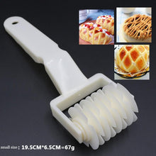 Load image into Gallery viewer, NEW 1pcs Plastic Pull Net Pizza Knife Wheel Pasta Lattice Roller Cutter Dough Biscuit Pie Kitchen Baking Tool Cutter Accessories